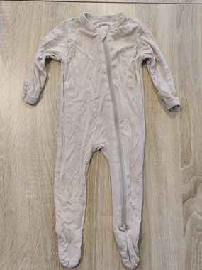 Kyte BABY Soft Beige Footed Zip One-Piece Size 0-3mo